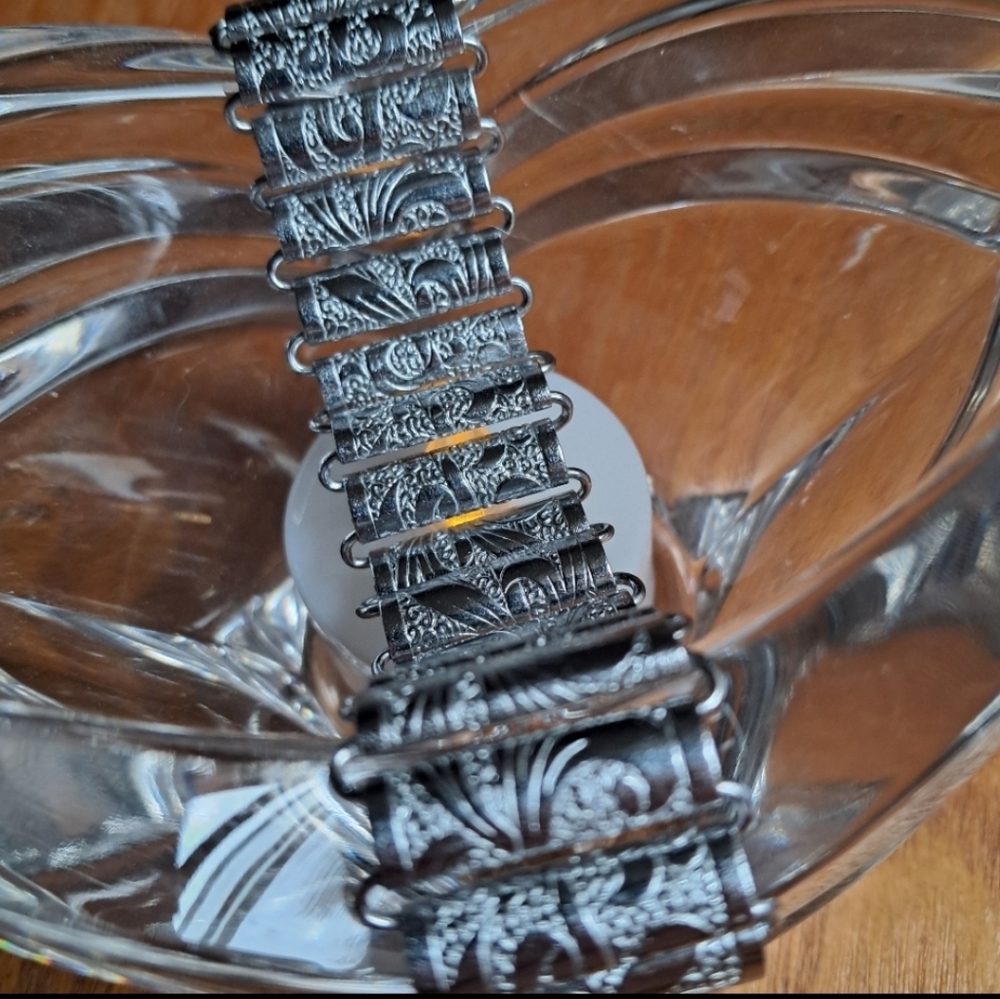 *RARE* Vintage Bright Finish Stainless Steel Embossed Book-Chain Link Bracelet - Picture 10 of 11